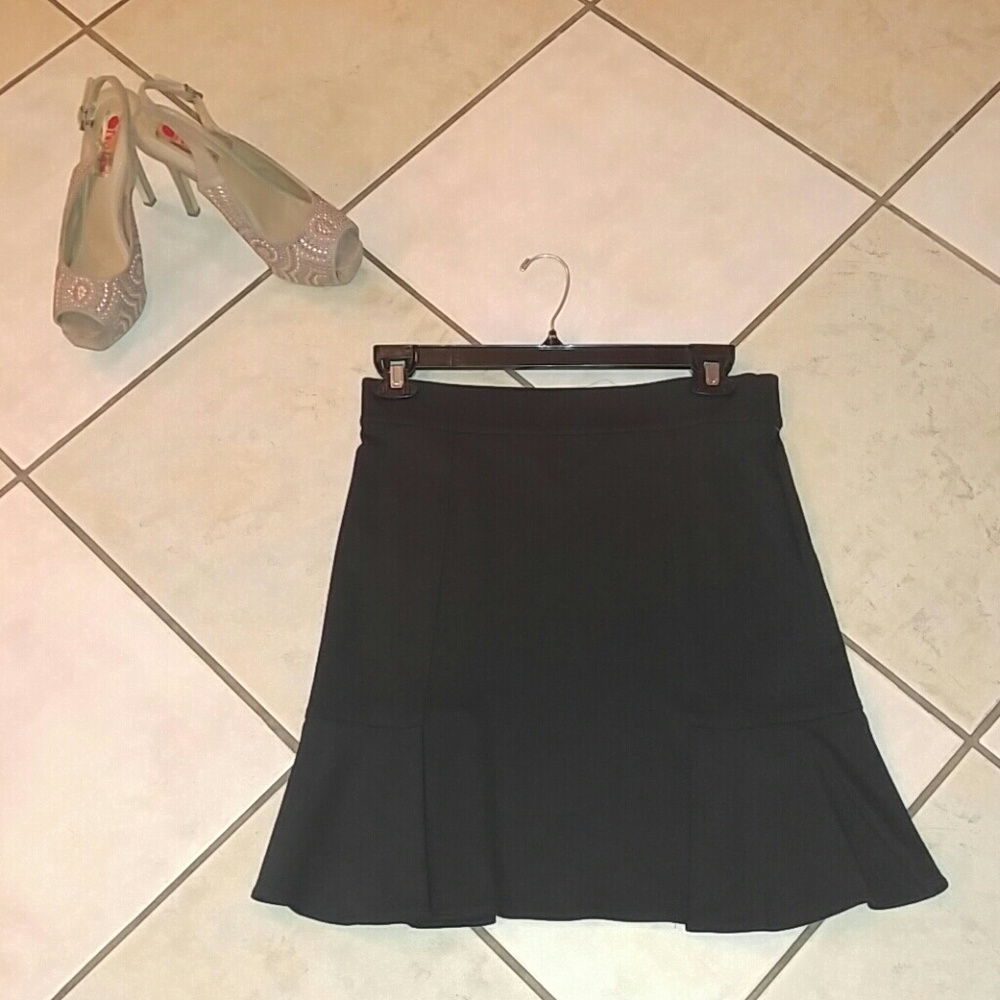 Max Studio mini skirt